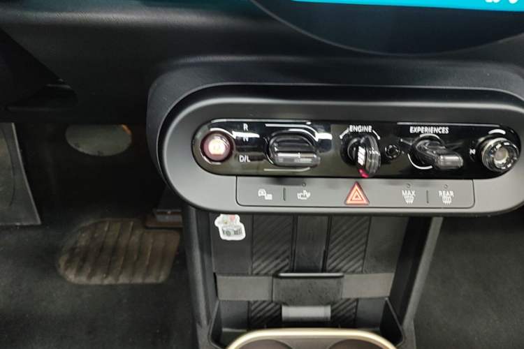 Used MINI 2025 2.0T COOPER S CABRIO Limited Edition Daylight Stardust Color Gear Lever