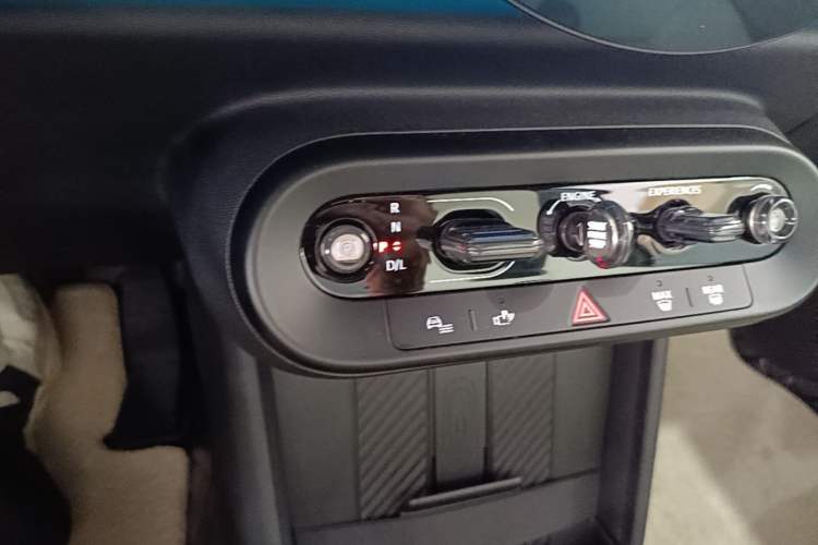 Used MINI 2025 2.0T COOPER S CABRIO Limited Edition Daylight Stardust Color Gear Lever