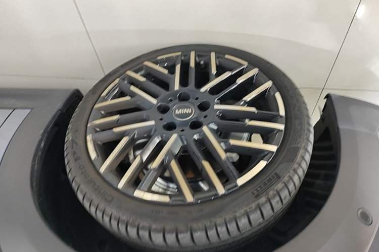 Used MINI 2025 2.0T COOPER S CABRIO Limited Edition Daylight Stardust Color Left Front Wheel Hub