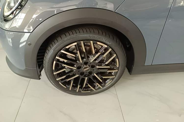 Used MINI 2025 2.0T COOPER S CABRIO Limited Edition Daylight Stardust Color Left Front Wheel Hub