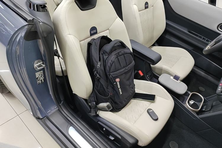 Used MINI 2025 2.0T COOPER S CABRIO Limited Edition Daylight Stardust Color Right Front Seat