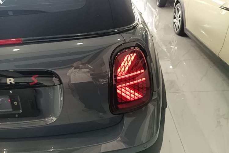 Used MINI 2025 2.0T COOPER S CABRIO Limited Edition Daylight Stardust Color Right Rear Taillight