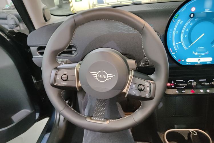 Used MINI 2025 1.5T COOPER Classic Edition Five-Door Version Steering Wheel