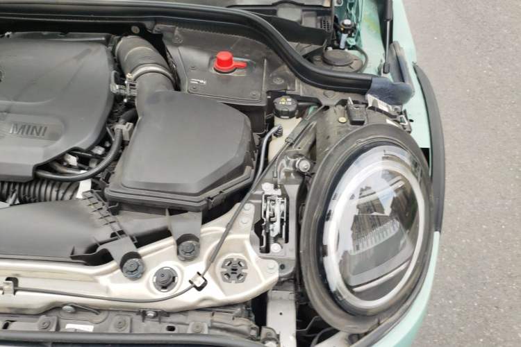 Used MINI 2025 2.0T COOPER S Artist Engine Bay Left