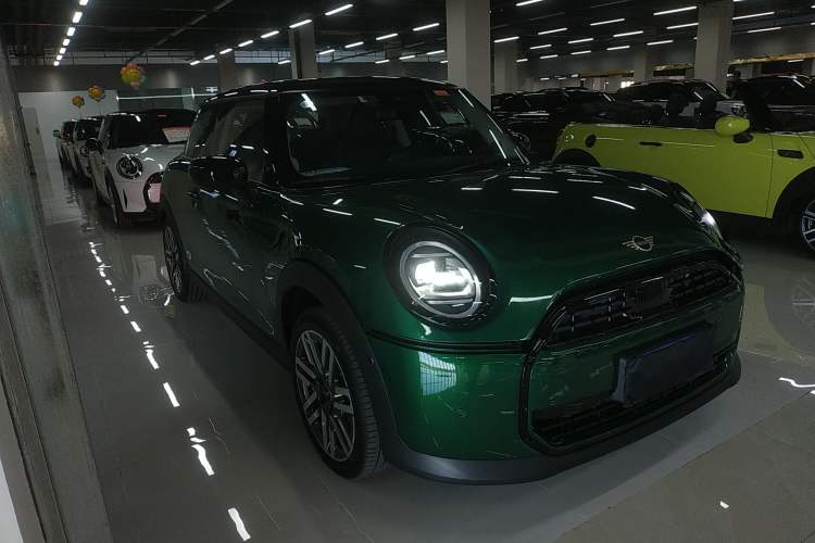Used MINI 2025 1.5T COOPER Classic Edition Exterior 2