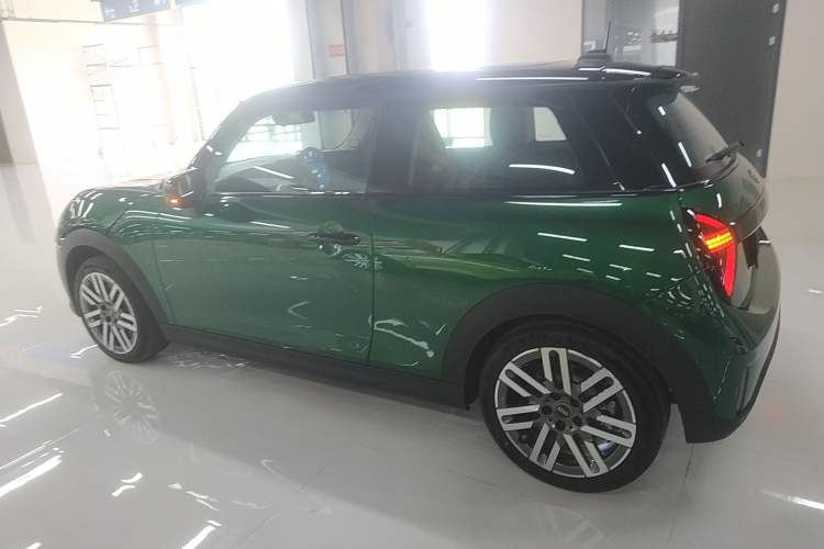 Used MINI 2025 1.5T COOPER Classic Edition Exterior 3