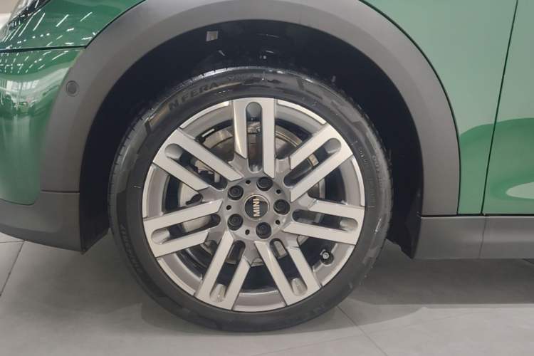 Used MINI 2025 1.5T COOPER Classic Edition Exterior 4