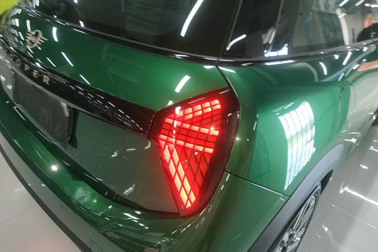 Used MINI 2025 1.5T COOPER Classic Edition Exterior 6