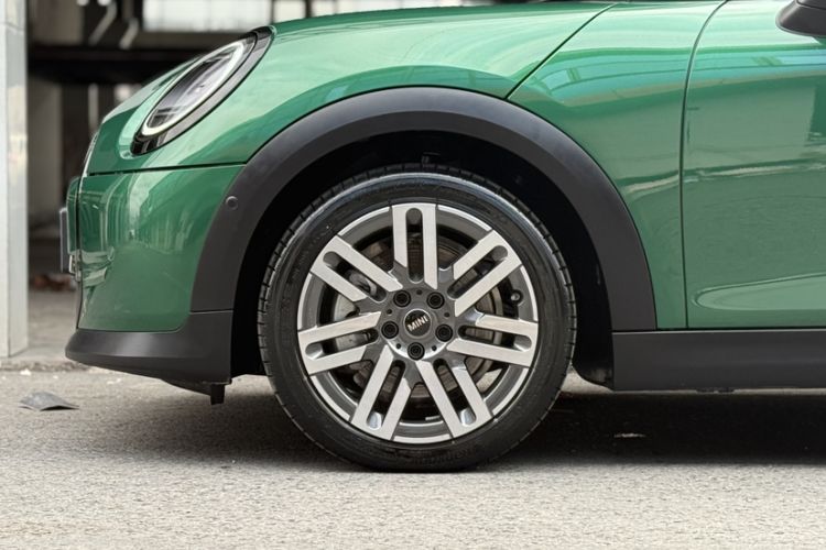Used MINI 2025 1.5T COOPER Classic Edition Exterior 9