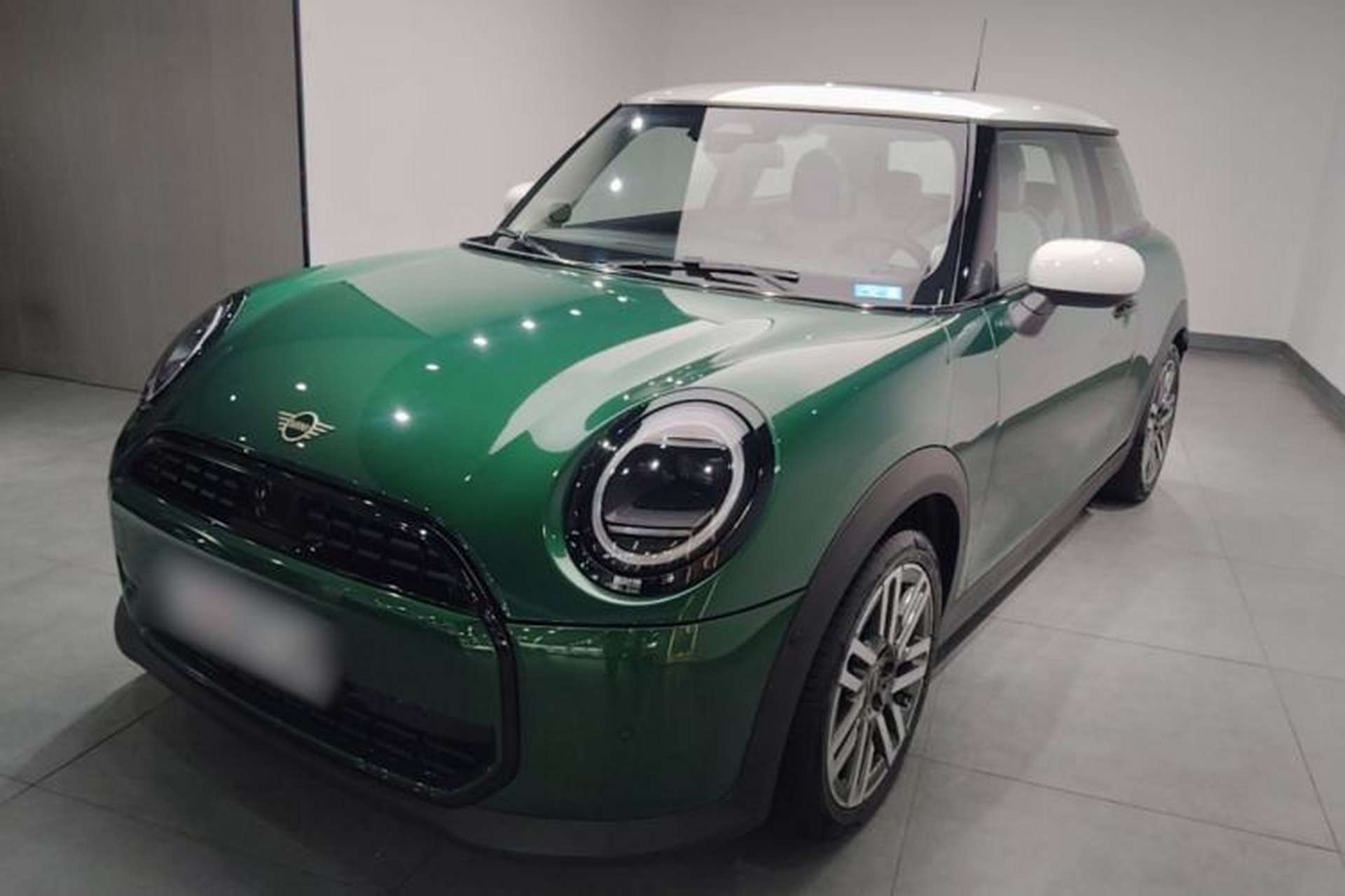 Used MINI 2025 1.5T COOPER Classic Edition Front Left 45 Deg