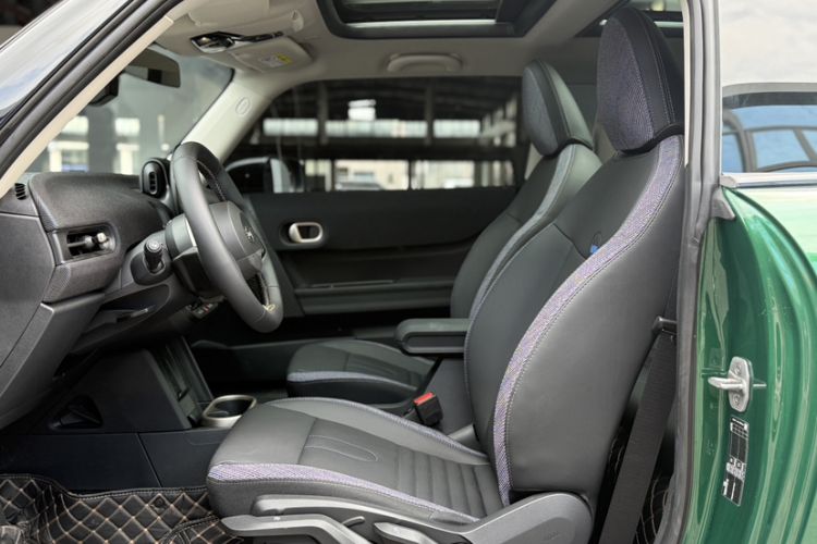 Used MINI 2025 1.5T COOPER Classic Edition Interior 2