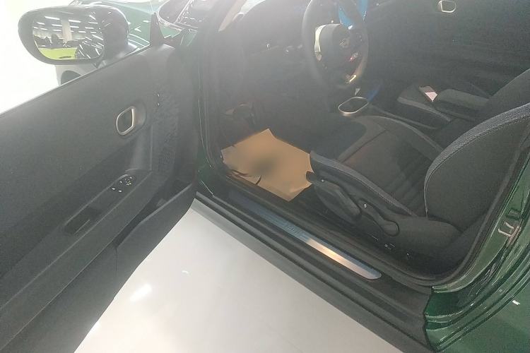 Used MINI 2025 1.5T COOPER Classic Edition Interior 3