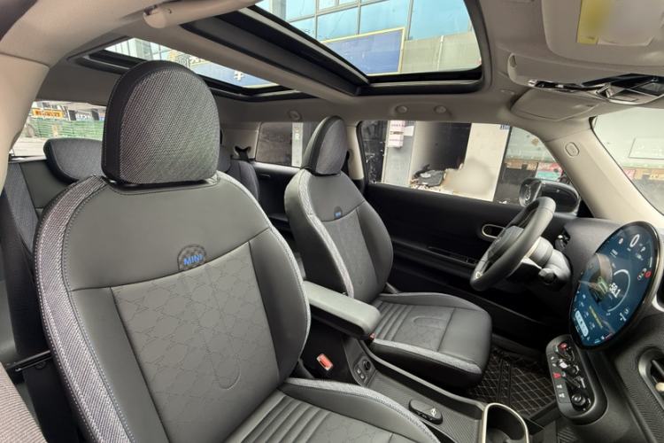 Used MINI 2025 1.5T COOPER Classic Edition Interior 3