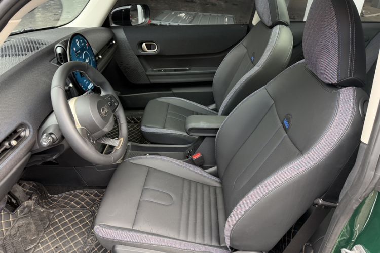 Used MINI 2025 1.5T COOPER Classic Edition Interior 8