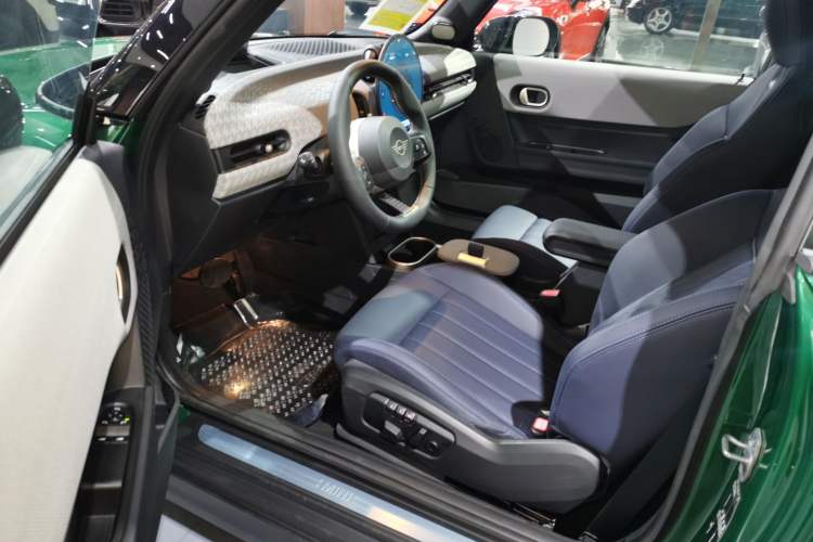 Used MINI 2025 2.0T COOPER S Artist Left Front Seat