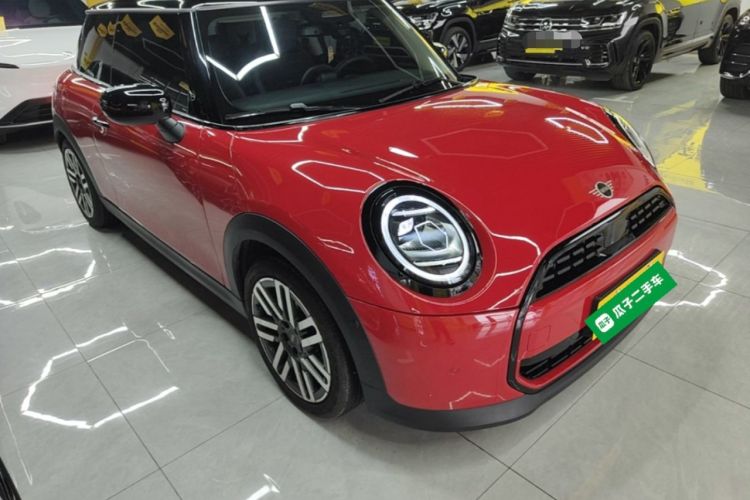 Used MINI 2025 1.5T COOPER Classic Edition Front Right 45 Deg