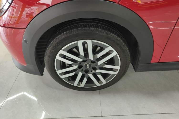 Used MINI 2025 1.5T COOPER Classic Edition Left Front Wheel Hub