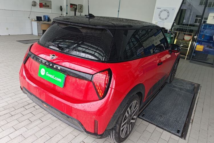 Used MINI 2025 1.5T COOPER Classic Edition Rear Right 45 Deg