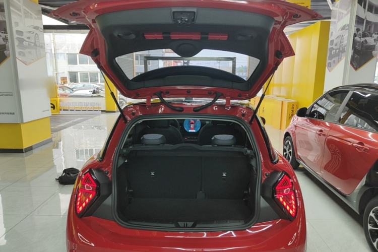 Used MINI 2025 1.5T COOPER Classic Edition Trunk