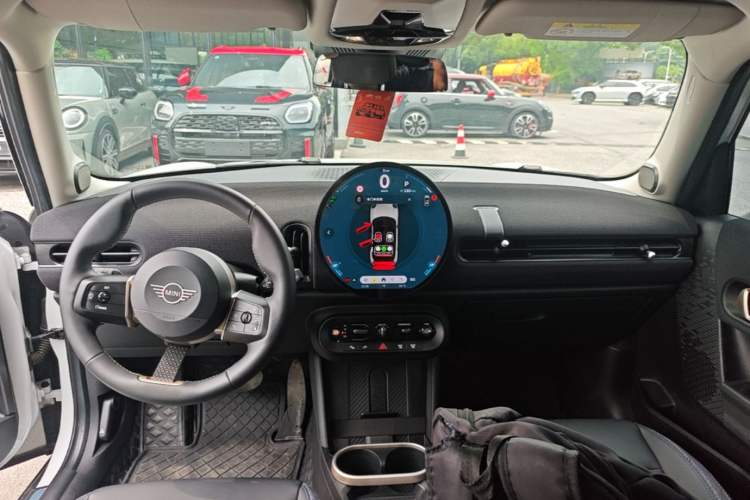 Used MINI 2025 1.5T COOPER Classic Edition Five-Door Version Center Console