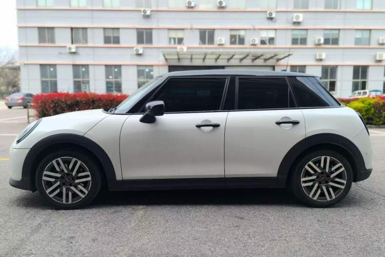 Used MINI 2025 1.5T COOPER Classic Edition Five-Door Version Exterior 2
