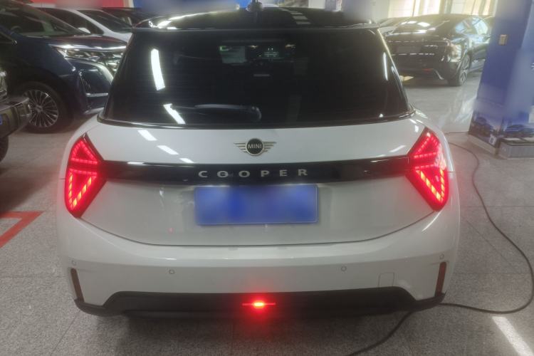 Used MINI 2025 1.5T COOPER Classic Edition Exterior 4
