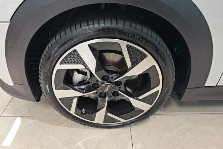 Used MINI 2025 2.0T COOPER S Artist Exterior 4