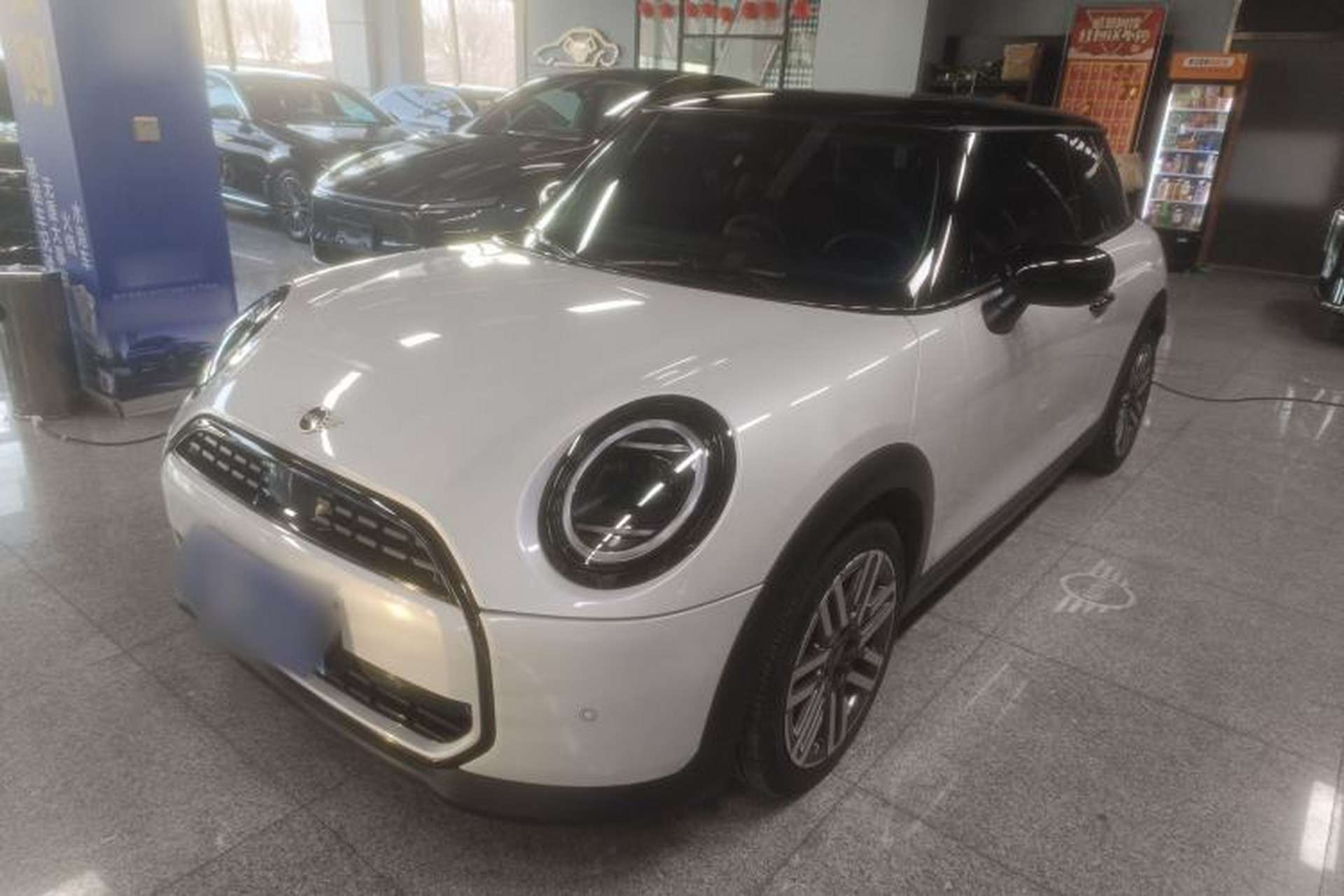 Used MINI 2025 1.5T COOPER Classic Edition Front Left 45 Deg
