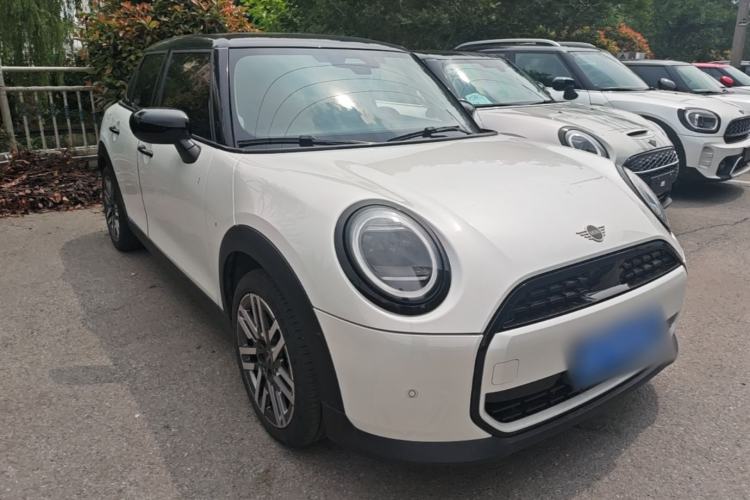 Used MINI 2025 1.5T COOPER Classic Edition Five-Door Version Front Right 45 Deg