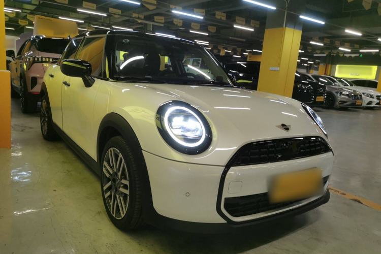 Used MINI 2025 1.5T COOPER Classic Edition Five-Door Version Front Right 45 Deg