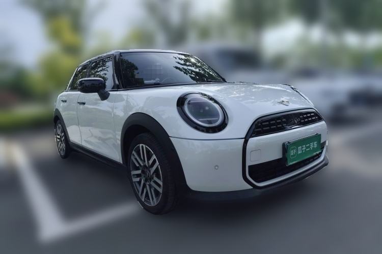 Used MINI 2025 1.5T COOPER Classic Edition Five-Door Version Front Right 45 Deg