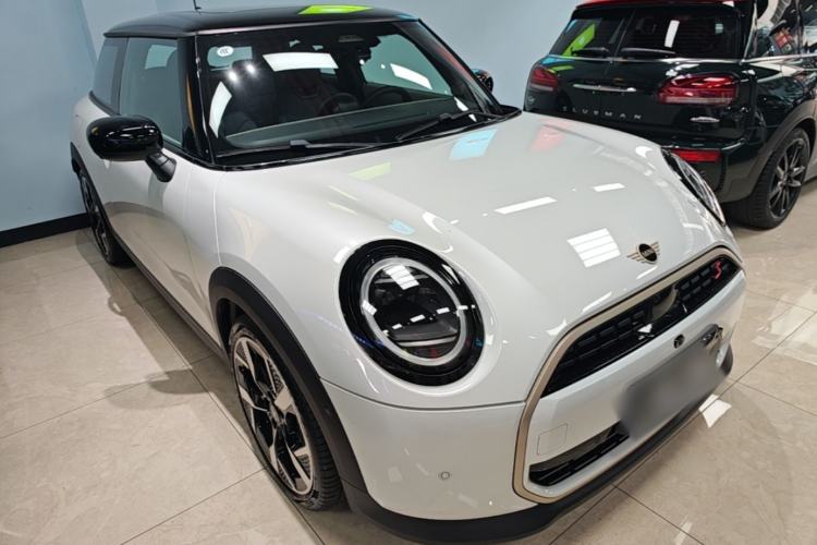 Used MINI 2025 2.0T COOPER S Artist Front Right 45 Deg