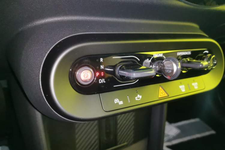 Used MINI 2025 1.5T COOPER Classic Edition Five-Door Version Gear Lever