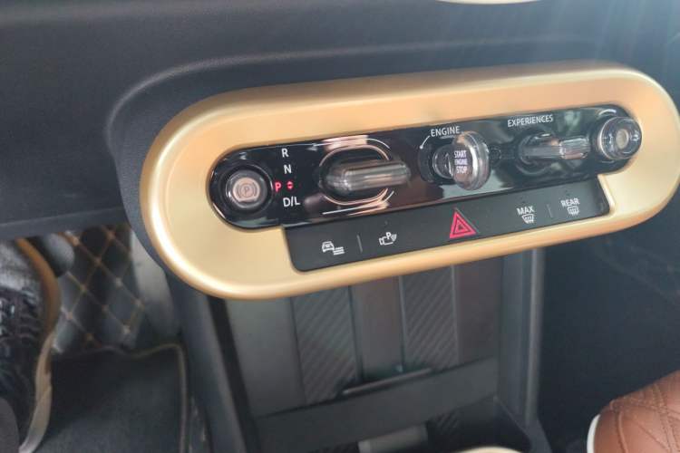Used MINI 2025 1.5T COOPER Classic Edition Five-Door Version Gear Lever