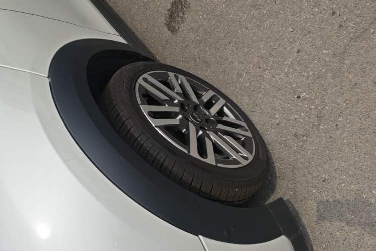 Used MINI 2025 1.5T COOPER Classic Edition Five-Door Version Left Front Wheel Hub