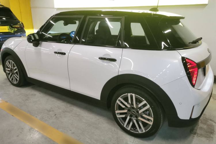 Used MINI 2025 1.5T COOPER Classic Edition Five-Door Version Left Side