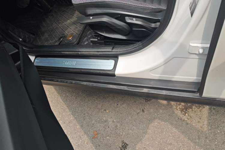 Used MINI 2025 1.5T COOPER Classic Edition Five-Door Version Left Side Sill