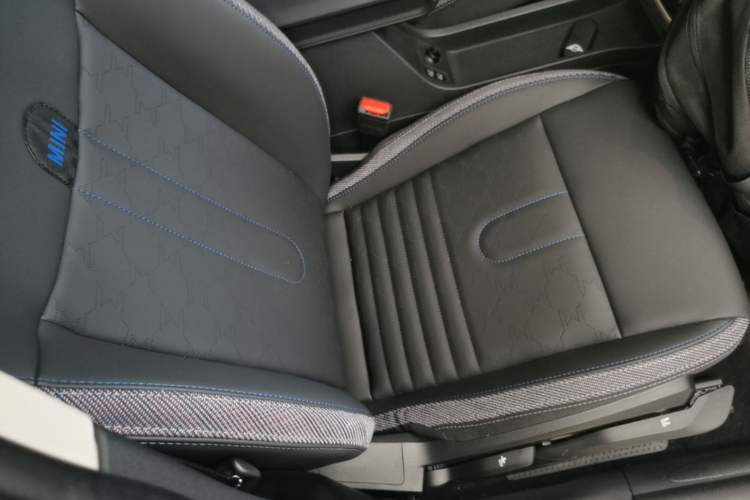 Used MINI 2025 1.5T COOPER Classic Edition Five-Door Version Right Front Seat