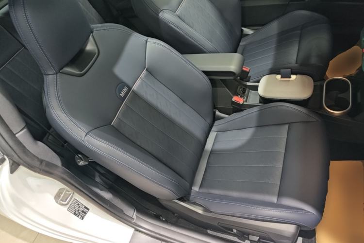 Used MINI 2025 2.0T COOPER S Artist Right Front Seat