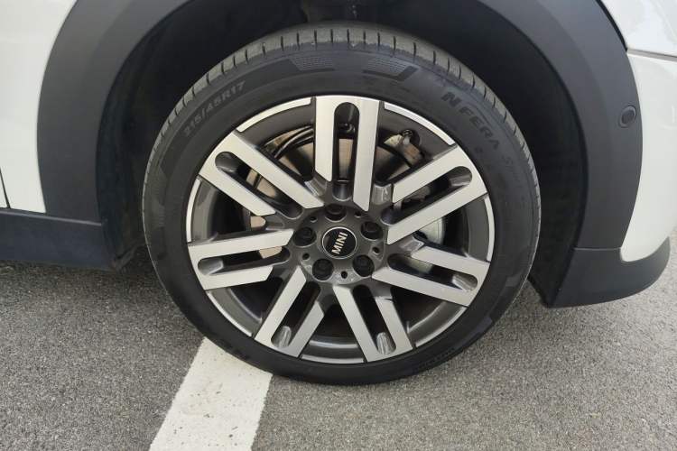 Used MINI 2025 1.5T COOPER Classic Edition Five-Door Version Right Front Wheel Hub