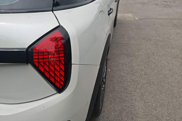 Used MINI 2025 1.5T COOPER Classic Edition Five-Door Version Right Rear Taillight