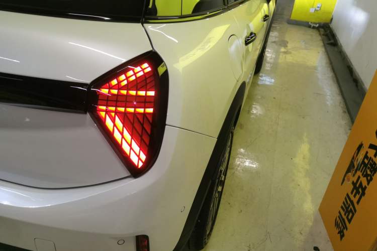 Used MINI 2025 1.5T COOPER Classic Edition Five-Door Version Right Rear Taillight