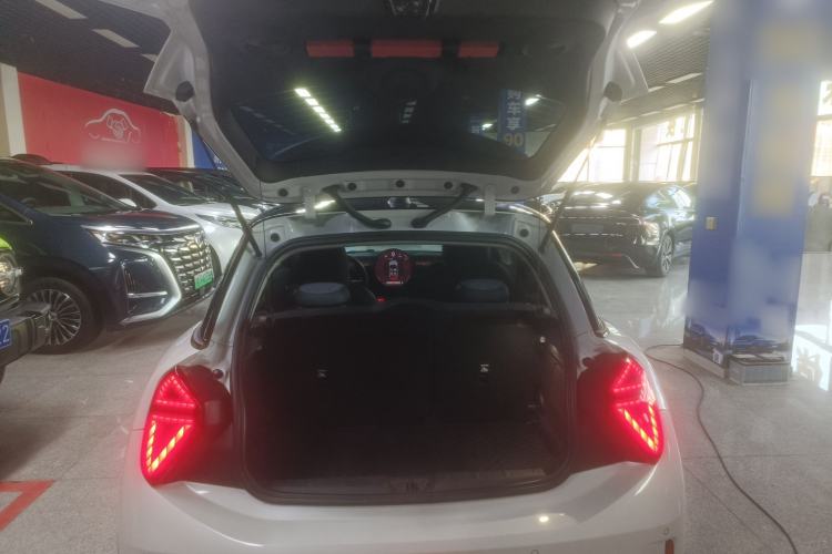 Used MINI 2025 1.5T COOPER Classic Edition Trunk