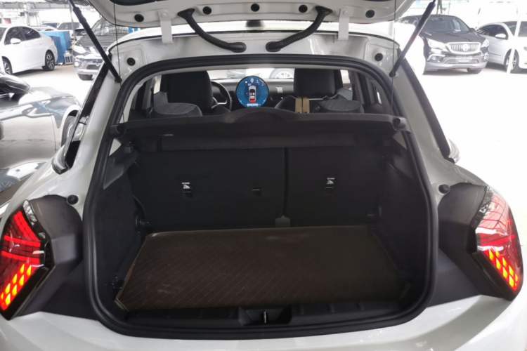 Used MINI 2025 1.5T COOPER Classic Edition Five-Door Version Trunk
