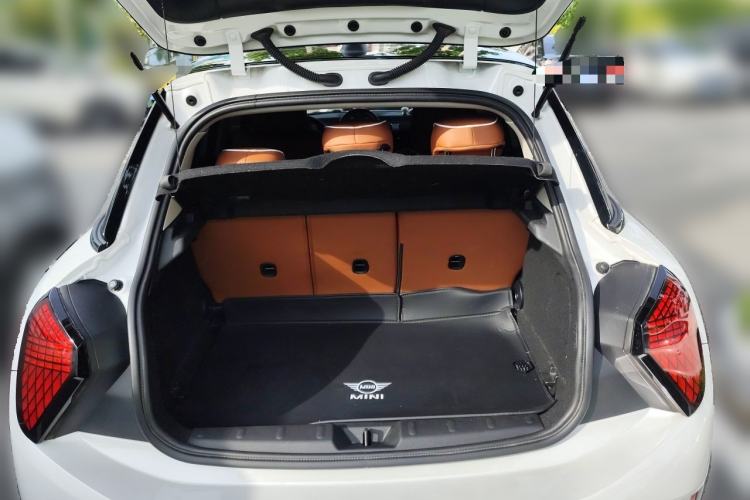 Used MINI 2025 1.5T COOPER Classic Edition Five-Door Version Trunk
