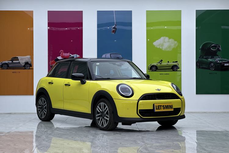Used MINI 2025 1.5T COOPER Classic Edition Five-Door Version Exterior 2