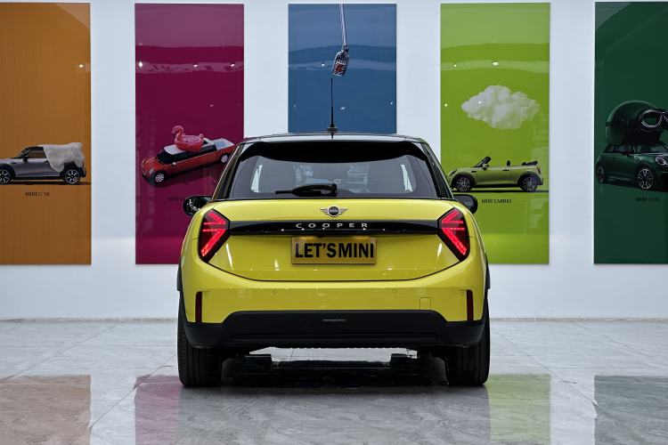 Used MINI 2025 1.5T COOPER Classic Edition Five-Door Version Exterior 4