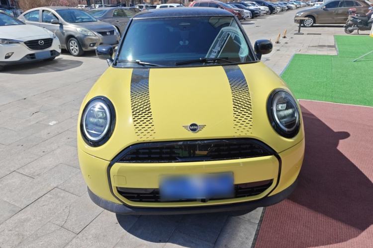Used MINI 2025 1.5T COOPER Classic Edition Front