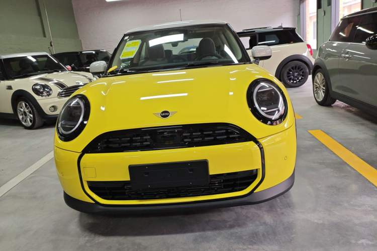 Used MINI 2025 1.5T COOPER Classic Edition Front