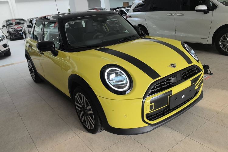 Used MINI 2025 1.5T COOPER Classic Edition Five-Door Version Front Right 45 Deg